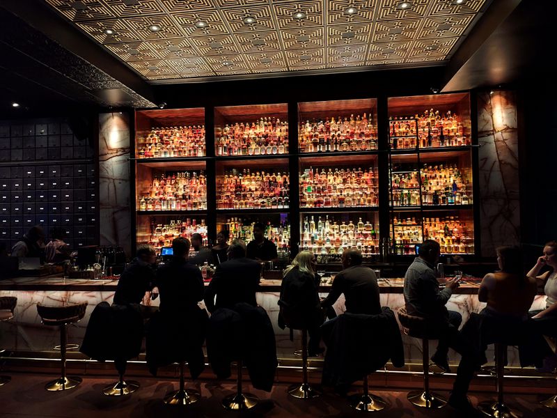 Navigating the rooms and the scene