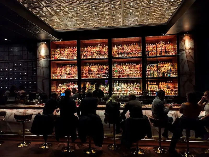 Navigating the rooms and the scene