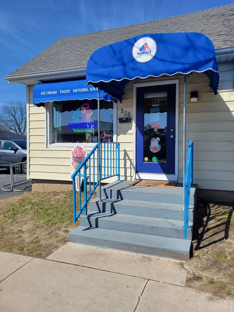 Woolly’s Snack Hut - DeForest