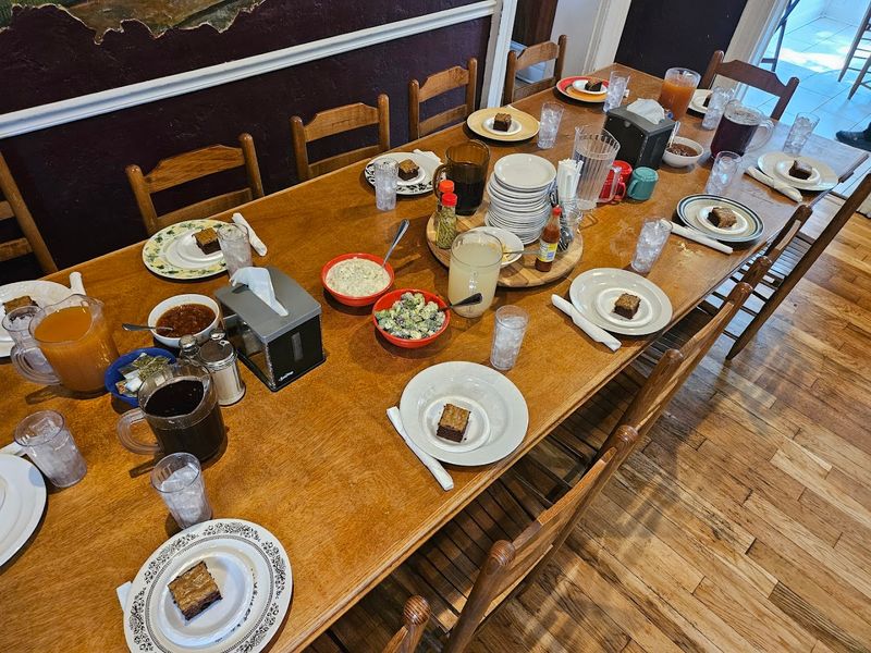 A Motto That Shapes the Atmosphere