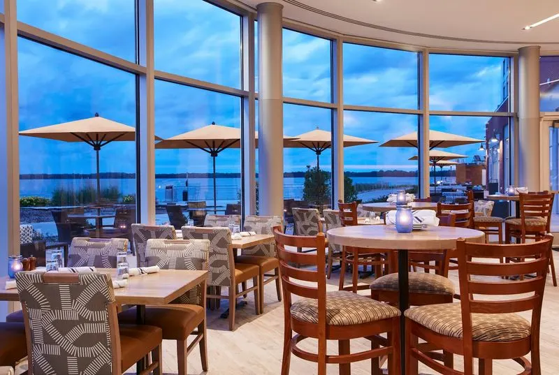 Indoor vs. Outdoor Seating &mdash; Knowing Your Options