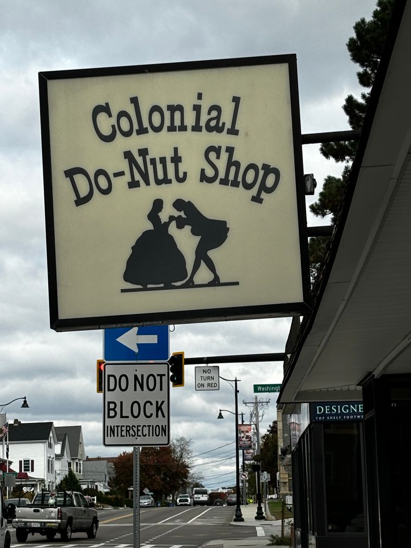Colonial Do-nut Shop &mdash; Taunton, MA