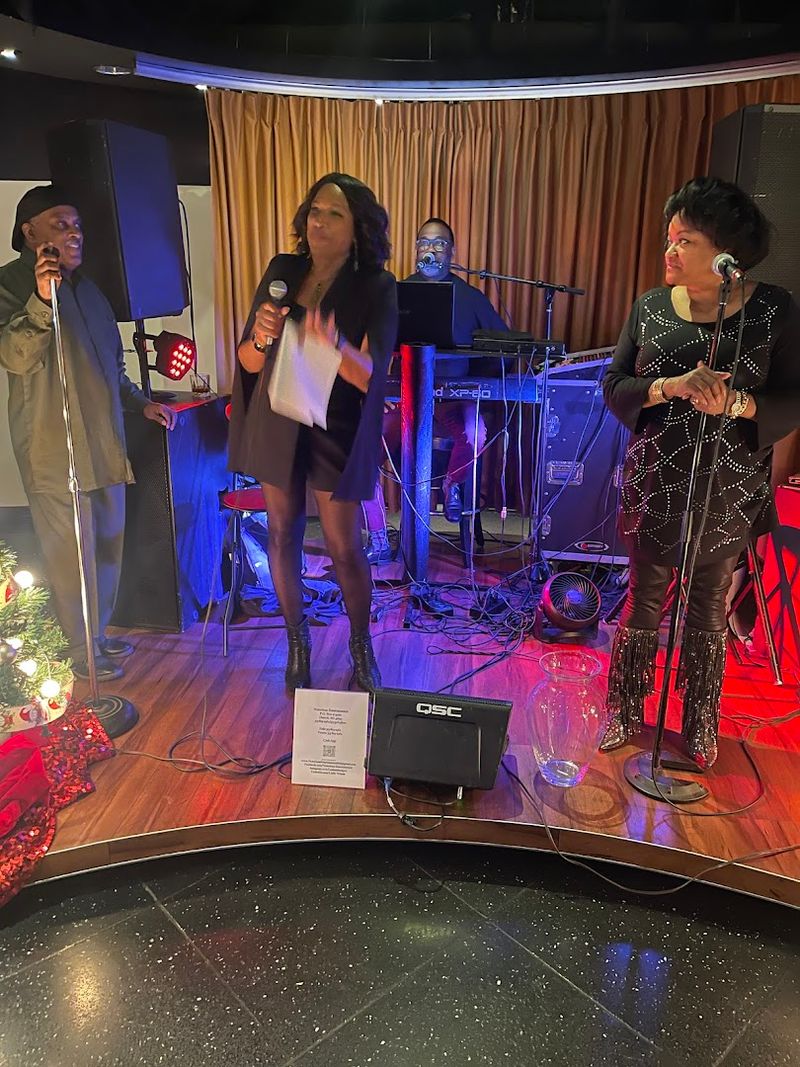 Experiencing Live Music Evenings