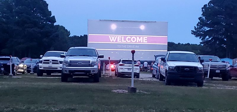 Essential logistics: hours, location, and quick contacts