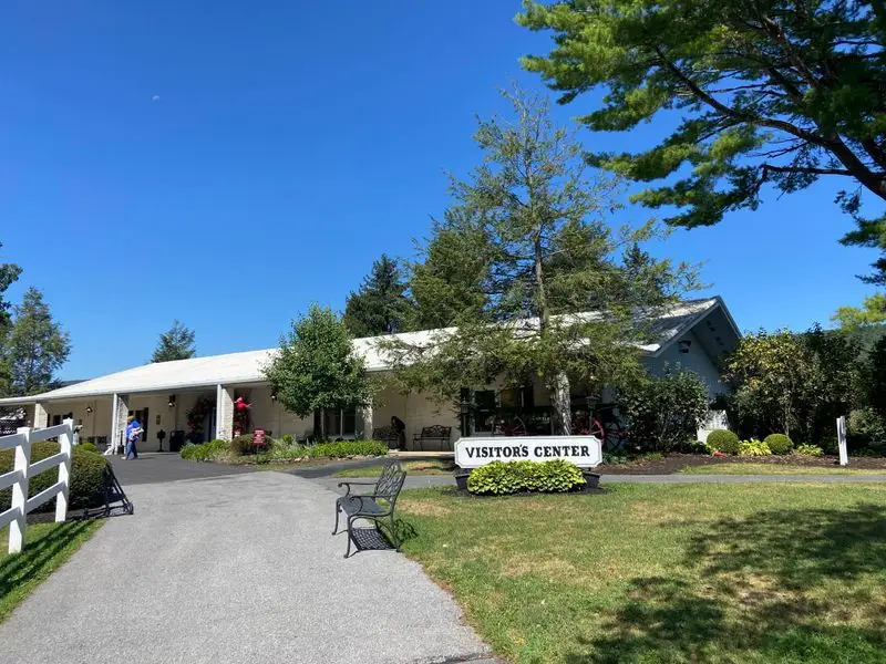 On-site Food, Gift Shop, and Amenities