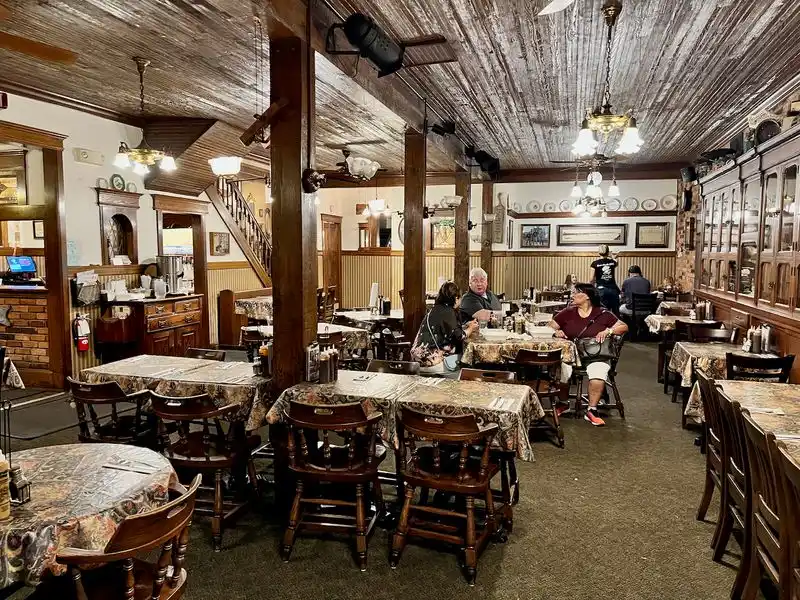 A Casual, No-Frills Dining Experience