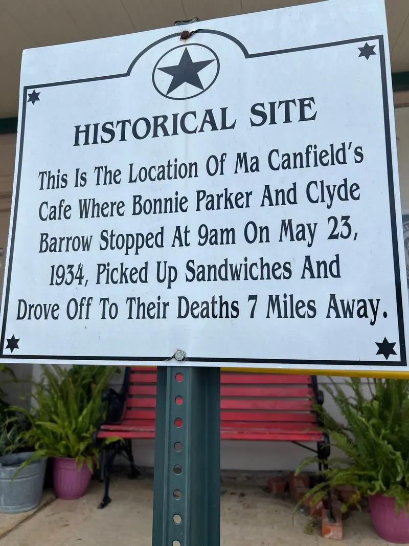 Tracing the Manhunt: Maps, Timelines, and Lawman Strategy