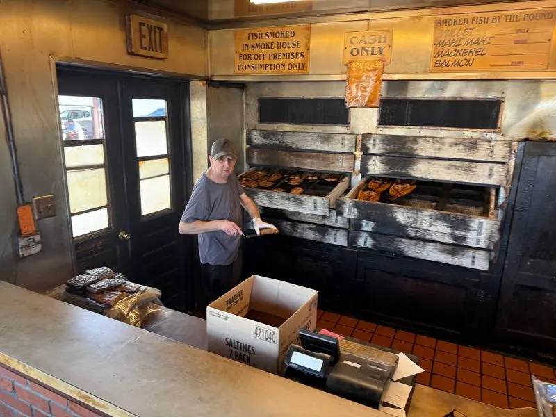 Cash, cards, and timing your visit