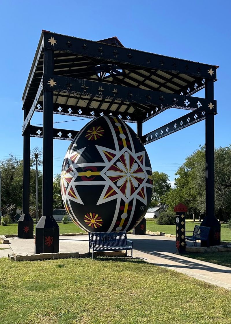 World&rsquo;s Largest Czech Egg &mdash; Wilson, KS