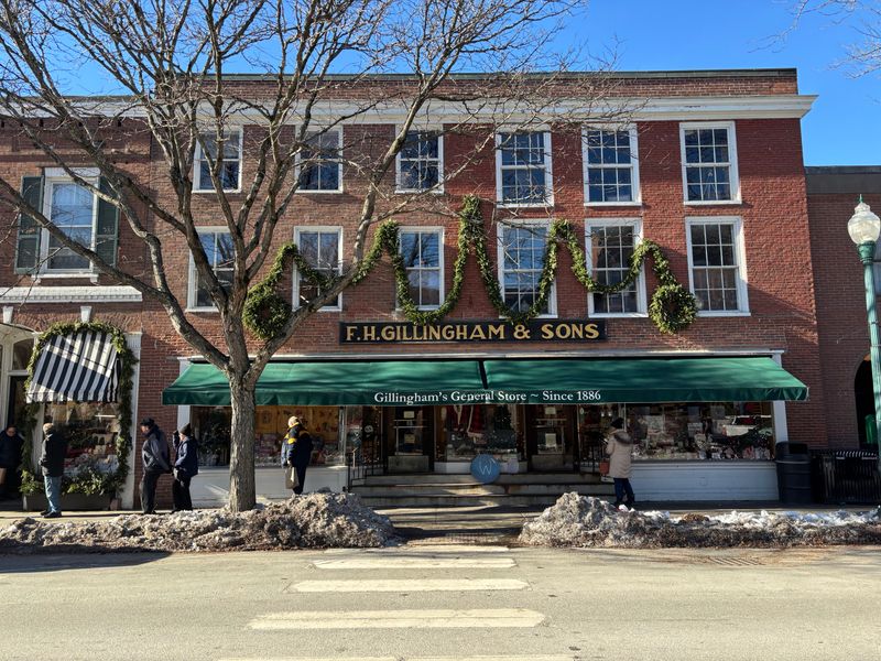 Practicalities: hours, phone, and local tips