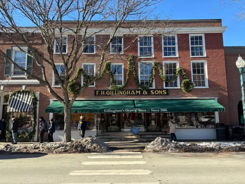 Practicalities: hours, phone, and local tips