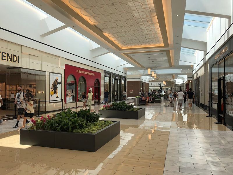 Store Diversity &mdash; Over 450 Shops Means No One Leaves Empty-Handed