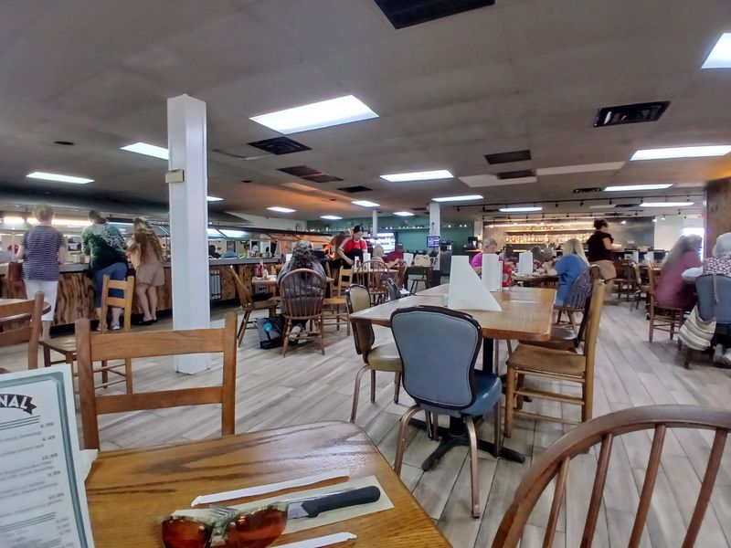 Atmosphere &mdash; Down-to-Earth Southern Hospitality