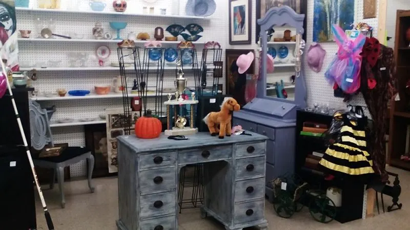 Vintage Furniture and Home Decor Worth the Drive