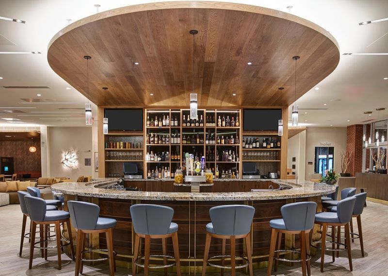 Guest Reviews and Local Impressions