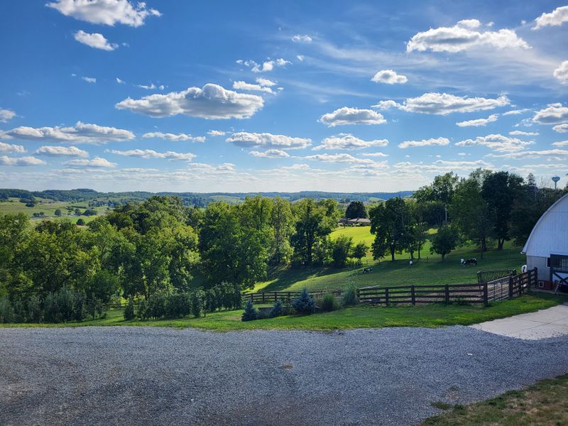 Scenic Hilltop Setting in Amish Country