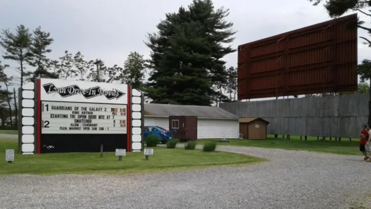 In Ohio, This Classic Drive-In Theater Keeps the Friday Night Tradition Alive