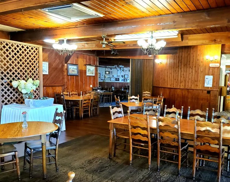 Family-Style Dining Experience