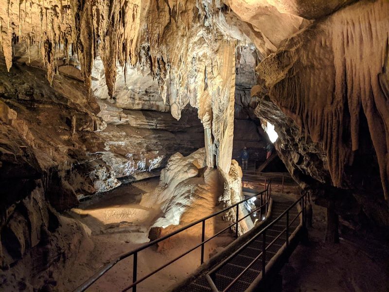 Squire Boone Caverns &ndash; Mauckport, IN