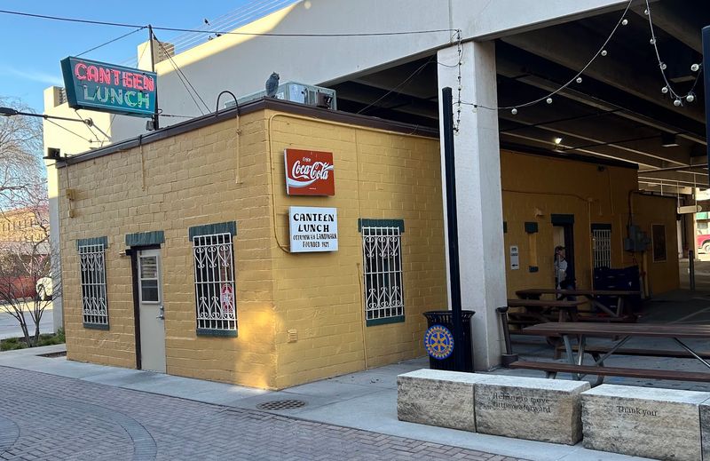 Canteen Lunch in the Alley 