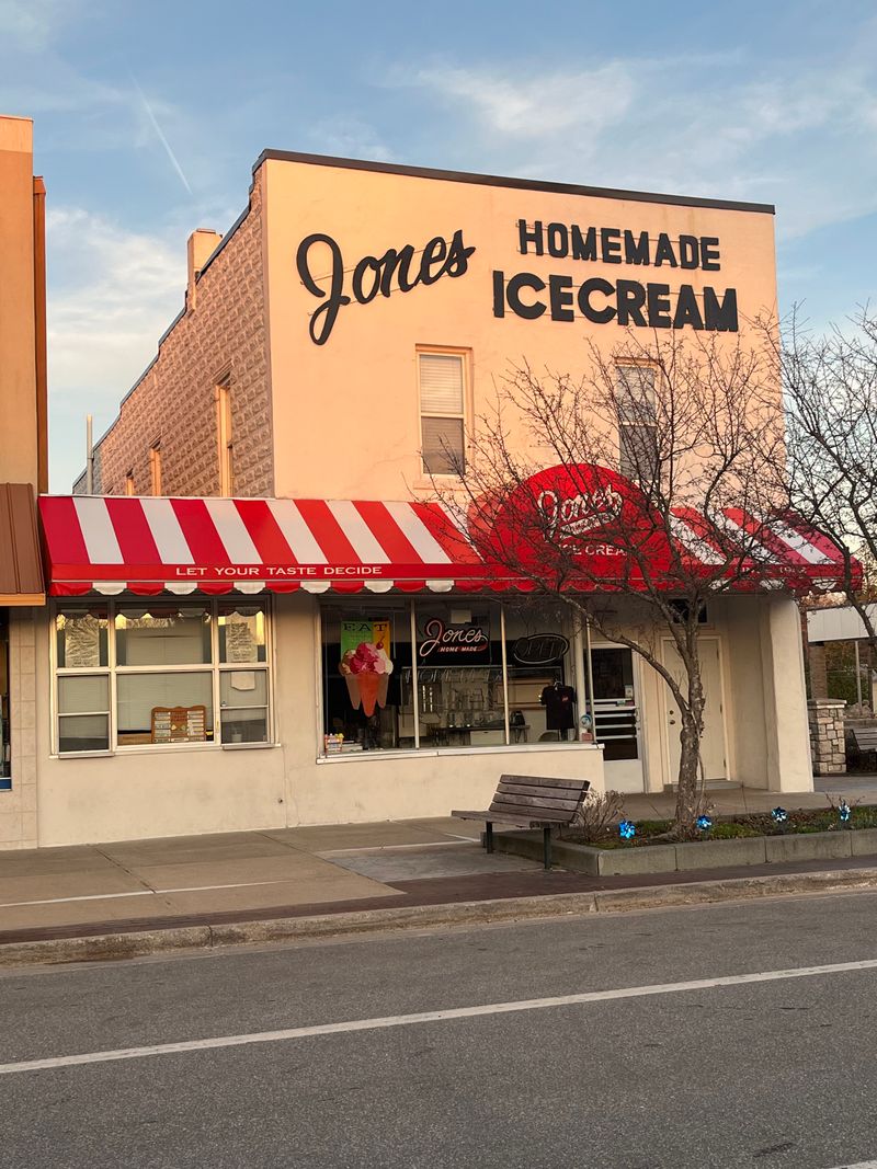 Jones Homemade Ice Cream Shoppe &mdash; Baldwin, MI