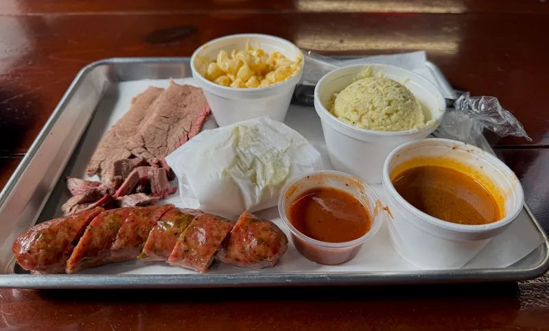 Louie Mueller Barbecue, Taylor