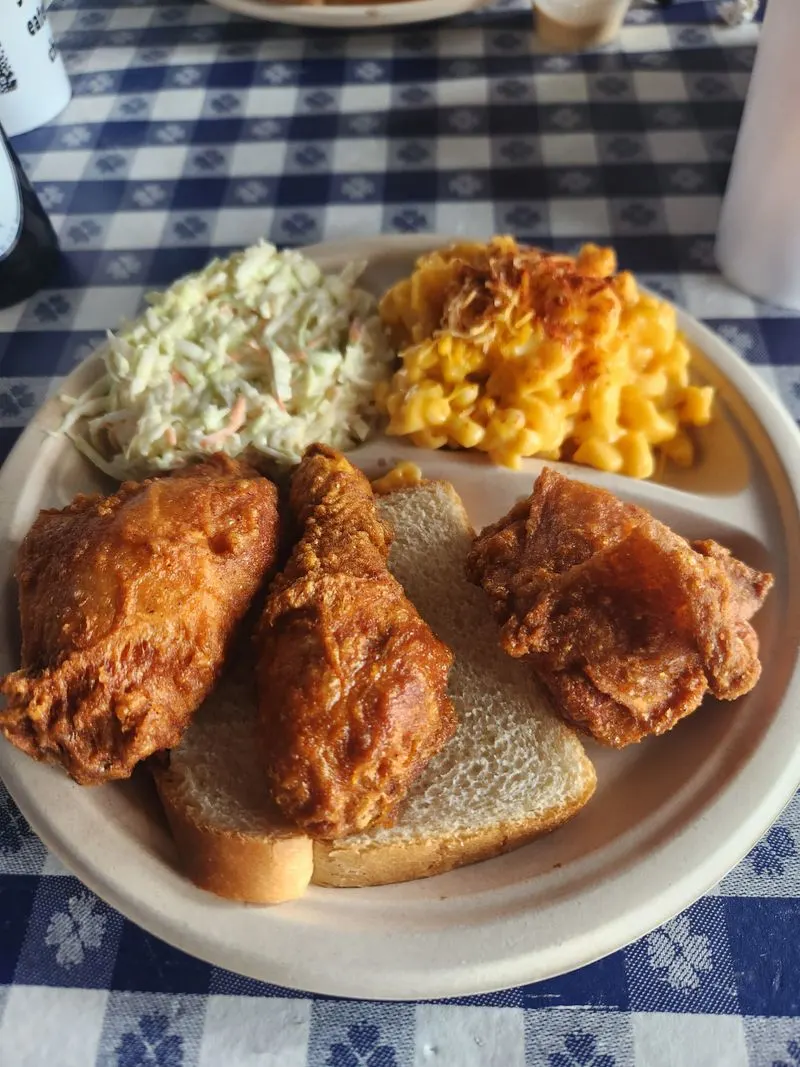 Gus&rsquo;s World Famous Fried Chicken
