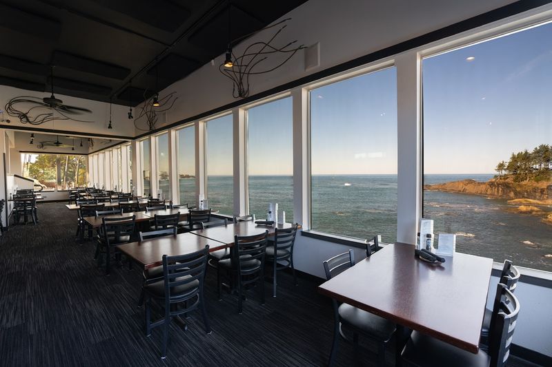 Tidal Raves Seafood Grill – Depoe Bay