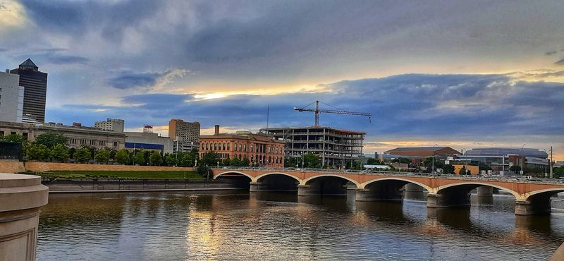 Pairing Your Meal With a Stroll Through Downtown Des Moines