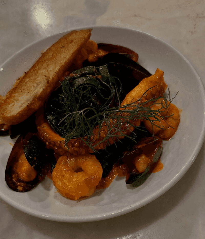 Seafood Showpieces And Sauces