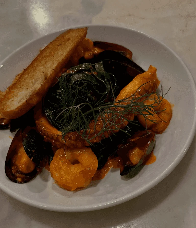 Seafood Showpieces And Sauces