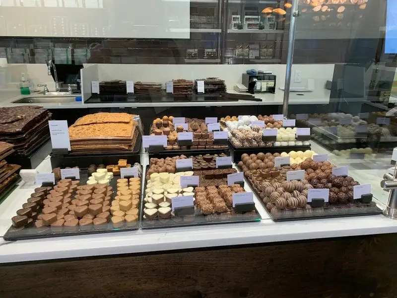 Dining Delights Between Shopping Sprees