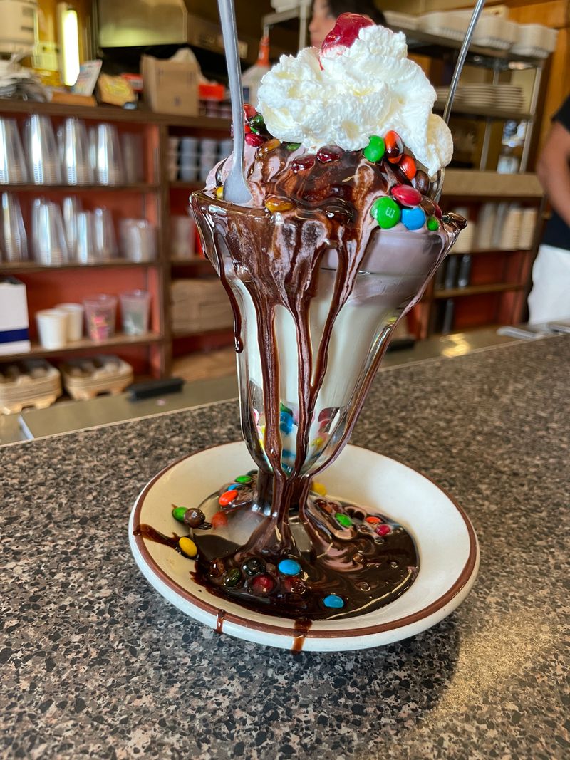 Holsten's Ice Cream, Chocolate & Restaurant – Bloomfield, NJ