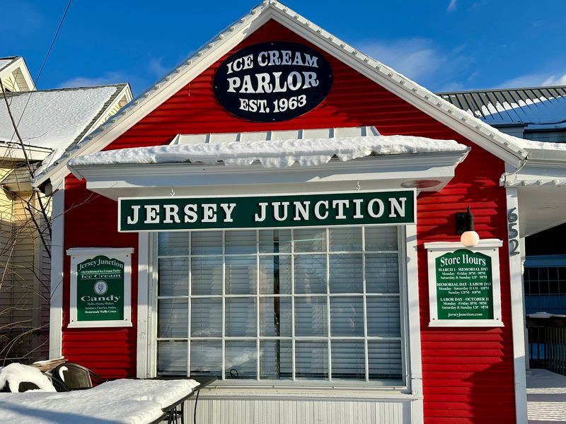Jersey Junction &mdash; East Grand Rapids, MI