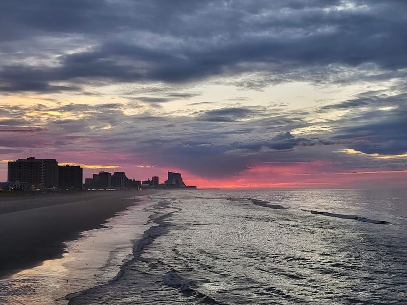 Ventnor City &mdash; Peaceful Boardwalk Walks and Cultural Winter Vibes
