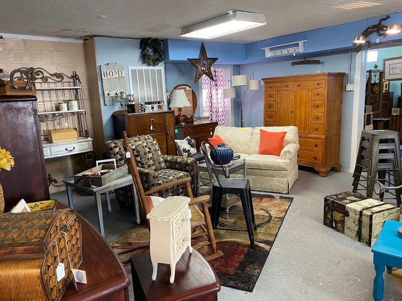 Musi's Restored & More Thrift Store &mdash; Holiday, FL