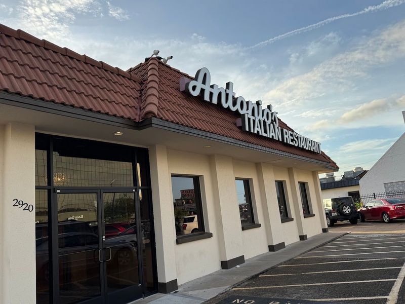 Antonio's Flying Pizza (Houston)