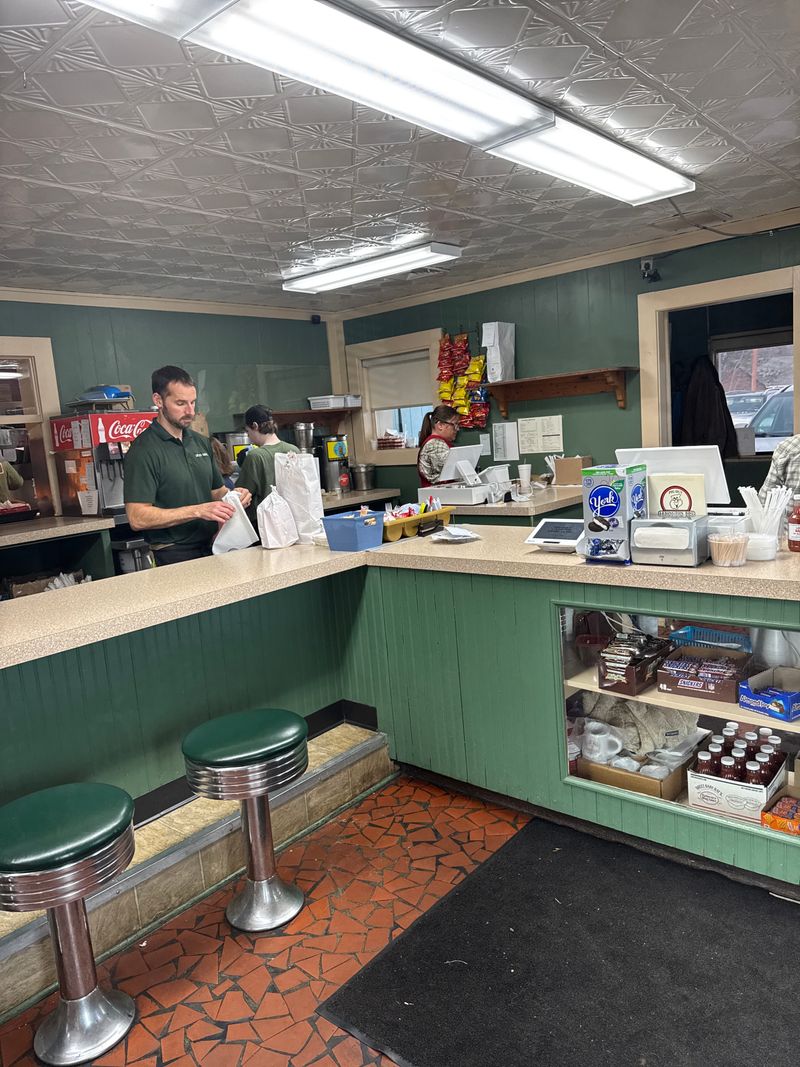 Quick turns and counter service make up the dining rhythm.