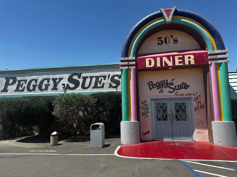 Peggy Sue's 50's Diner &mdash; Yermo, CA