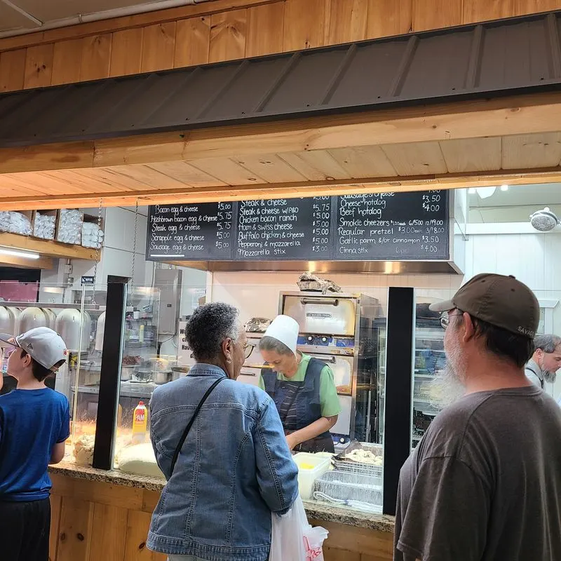 Food And Short Breaks: Where To Eat Inside The Market