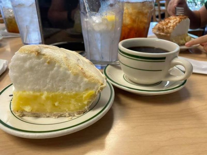 Lemon meringue with sky-high peaks