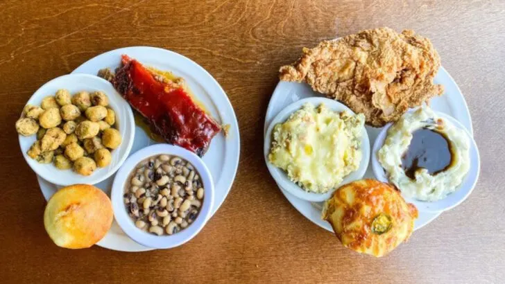 People travel from all over Mississippi for the plate lunch at this downtown caf&eacute;