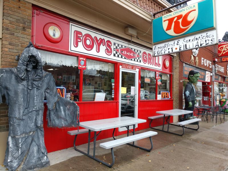 Cafes, Cocoa, and Candlelit Corners