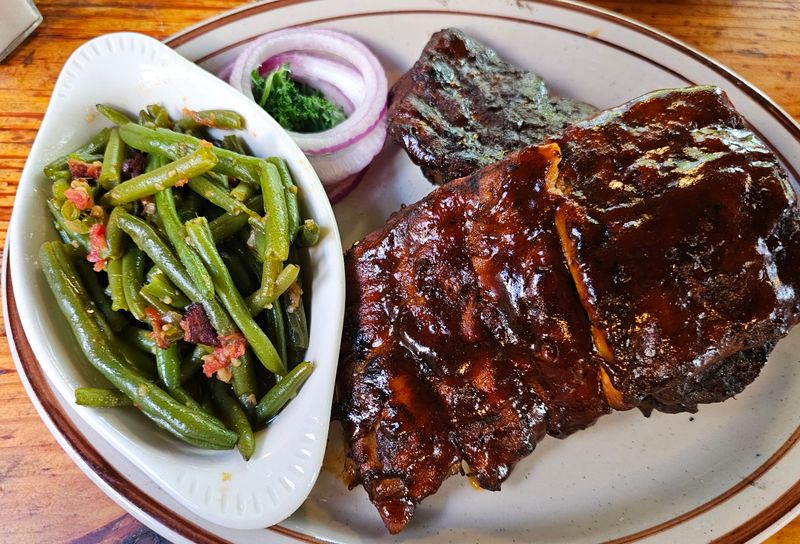 Local flavors, friendly service, and why it keeps drawing crowds