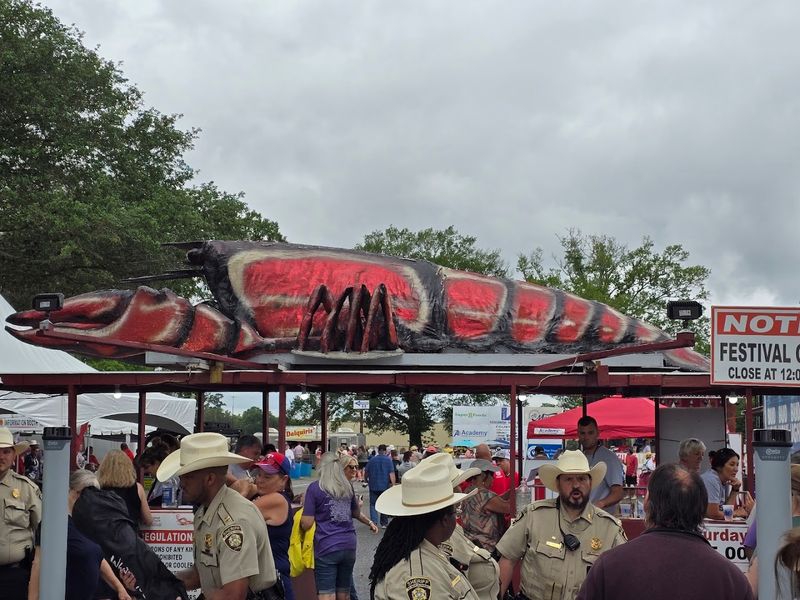 Giant Crawfish Sculpture &ndash; Breaux Bridge