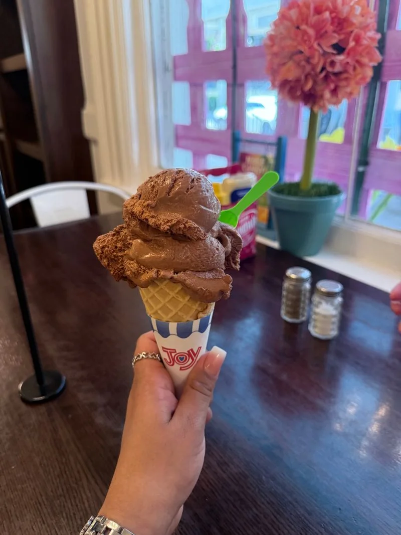 Pete&rsquo;s Parlor Ice Cream and Hot Fudge