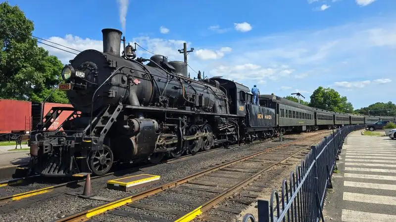 Overview: What Makes Essex Steam Train & Riverboat Special