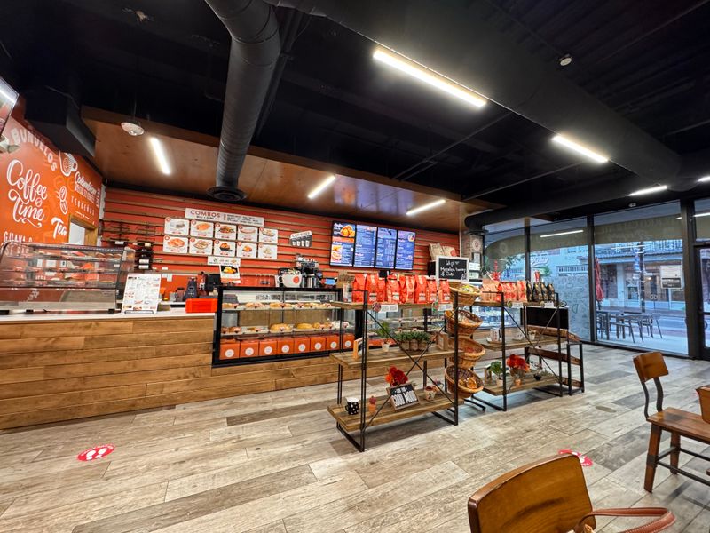 Vibes, Service, and Seating