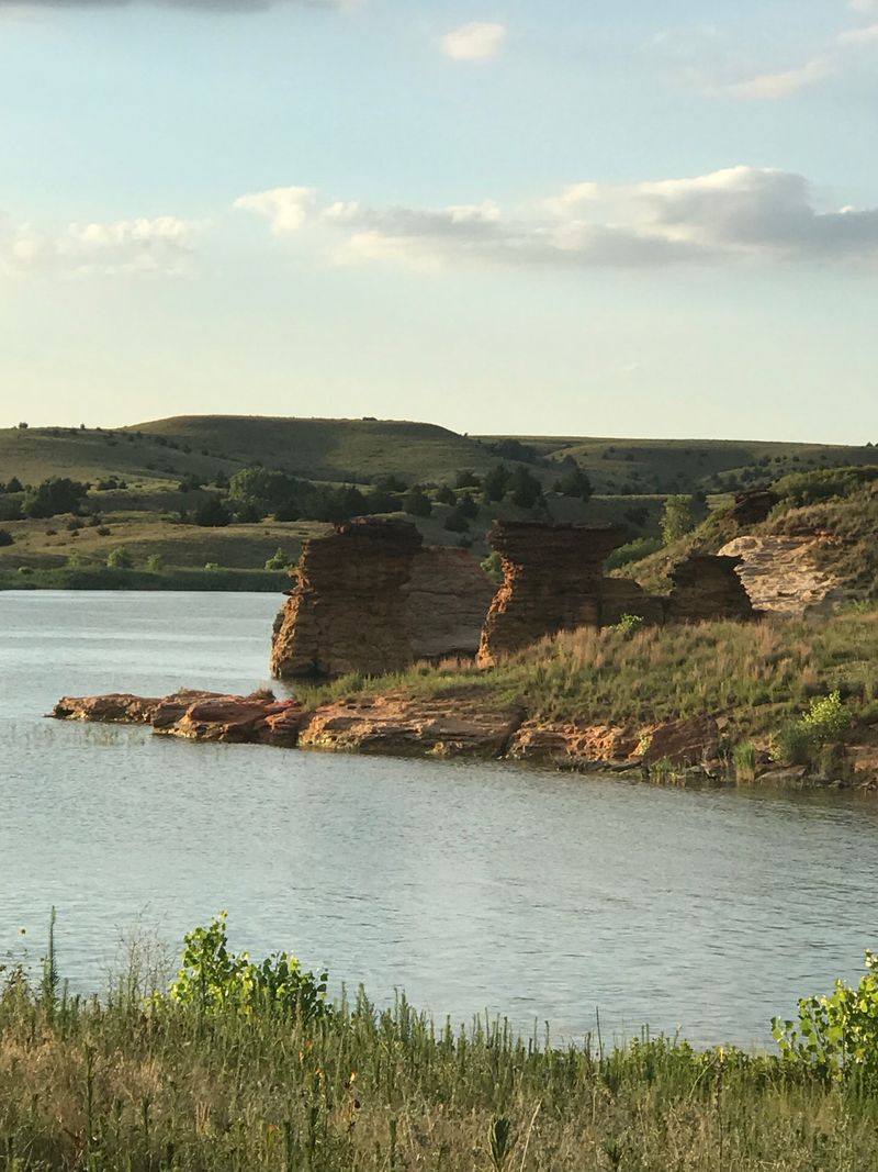 Trails That Blend Prairie, Rock, and Water
