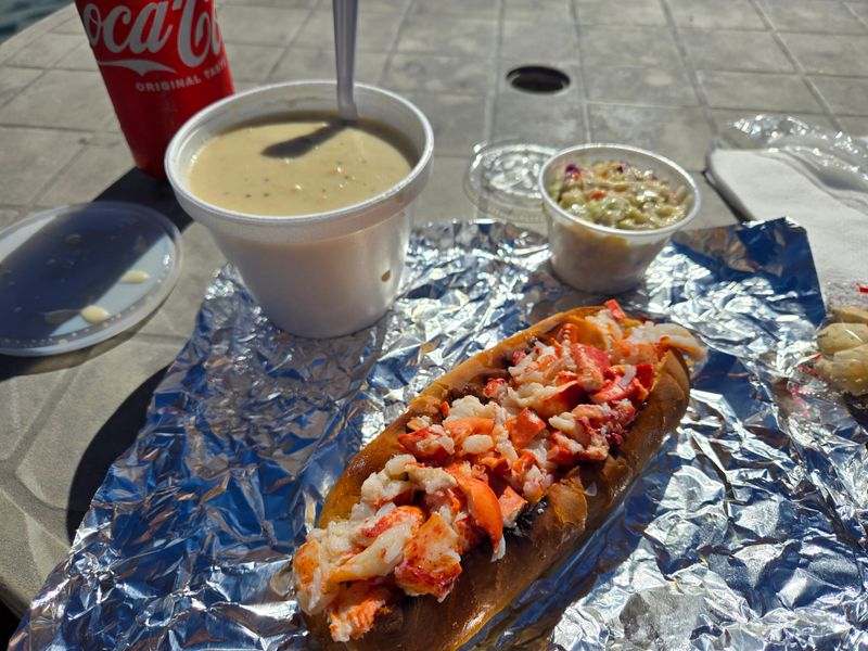 The Connecticut-style lobster roll, explained